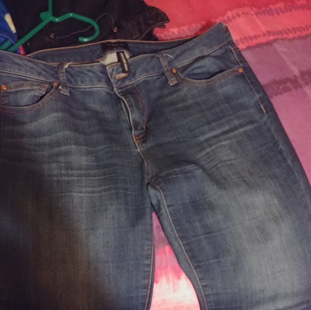 Size 13 (Juniors) Skinny Jeans. Regular, Mid-Rise.